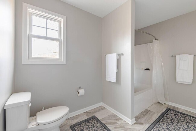 Building Photo - 301 Rollason Dr