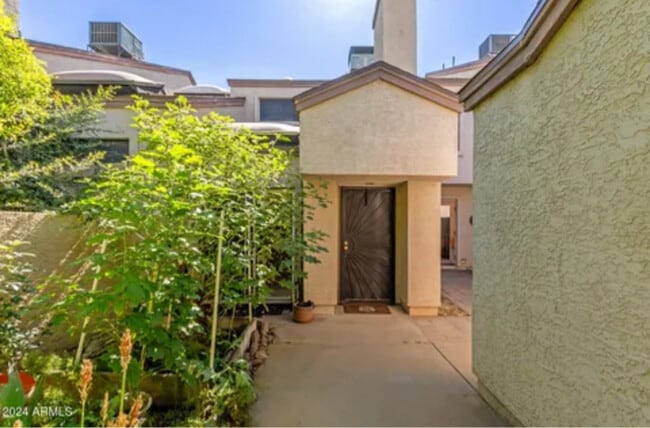 Building Photo - 3211 E Lavey Ln