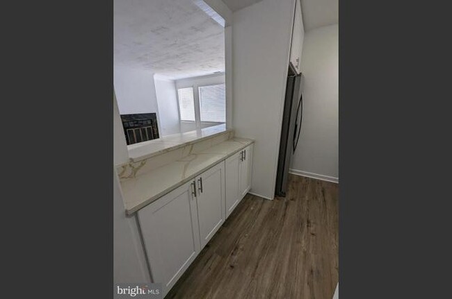 Building Photo - 7112 Donnell Pl