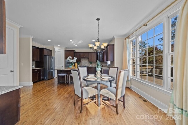 Building Photo - 9440 Wallace Pond Dr