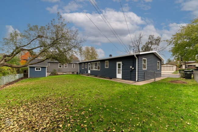 Building Photo - 410 N Shore Dr