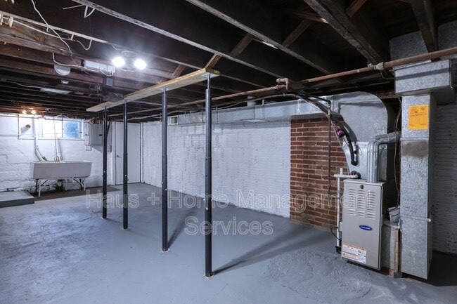 Building Photo - 66 Dewey St
