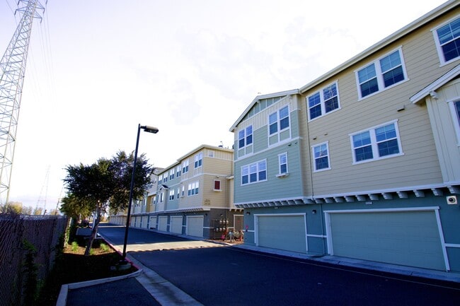 Building Photo - 656 Sea Anchor Dr