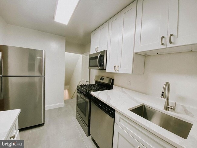 Building Photo - 44 E Rosemont Ave