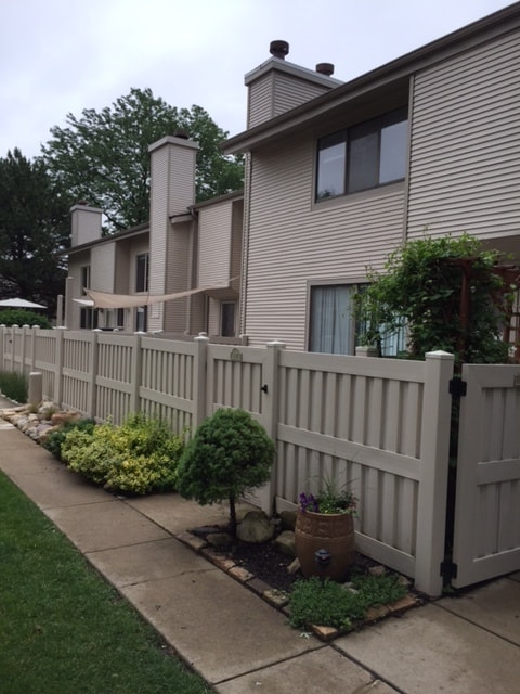 Outside 2 - 527 Verde Dr