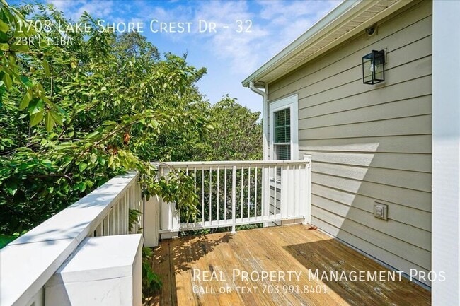 Building Photo - 1708 Lake Shore Crest Dr