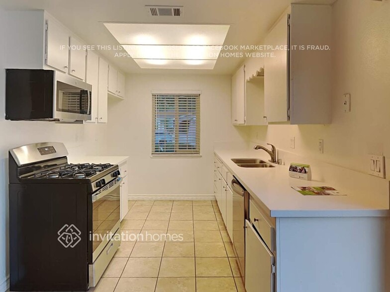 Building Photo - 1597 Tumbleweed Way