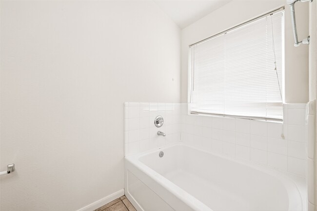 Building Photo - 2806 Powell Springs Ct