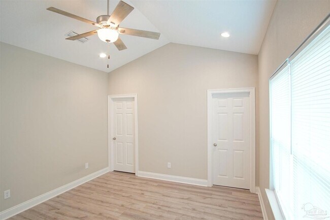 Building Photo - 3513 Southwind Dr