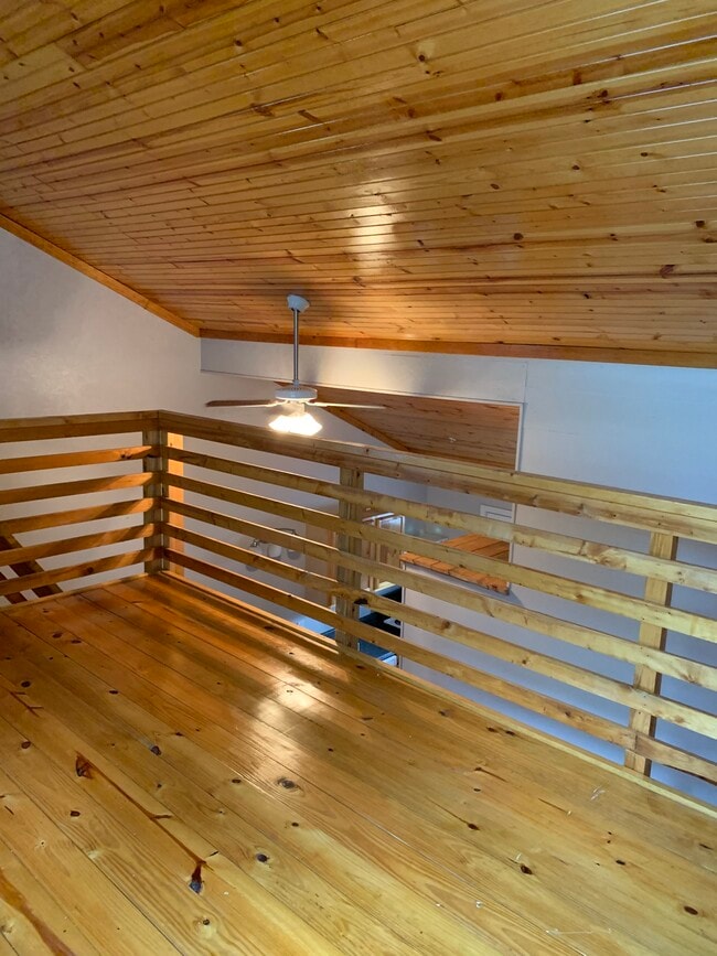 Building Photo - 1112 Cardinal St #104