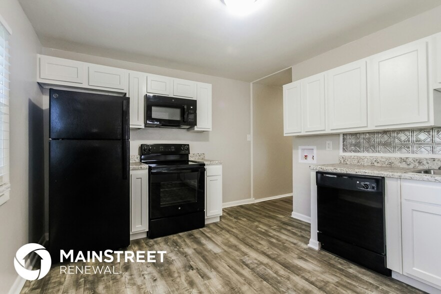 Building Photo - 1549 Nelson Ave