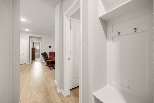 Building Photo - 5422 Sunway Dr