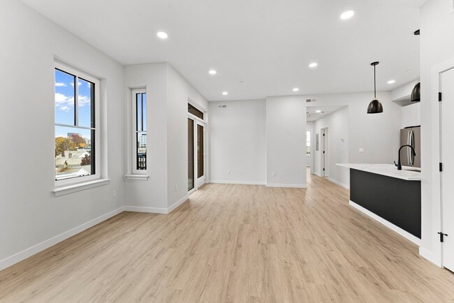 Building Photo - 24-28 Mt Pleasant St