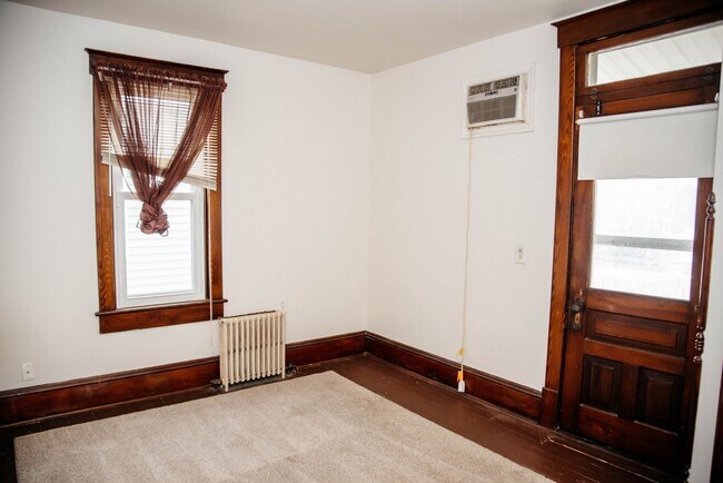 Building Photo - 33 E Gramby St