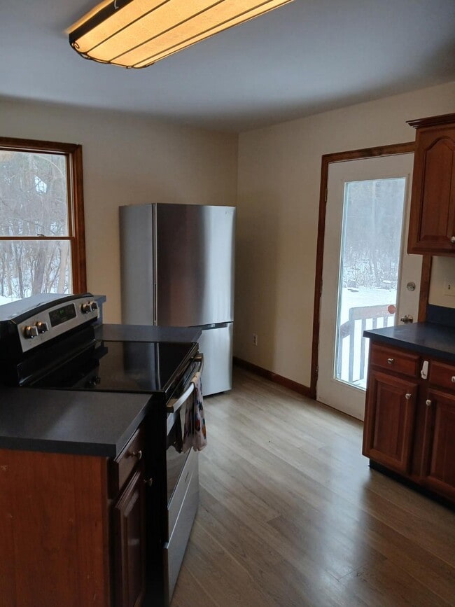 Building Photo - 4 Easy St