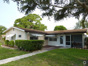 Building Photo - 424 SW Natura Ave