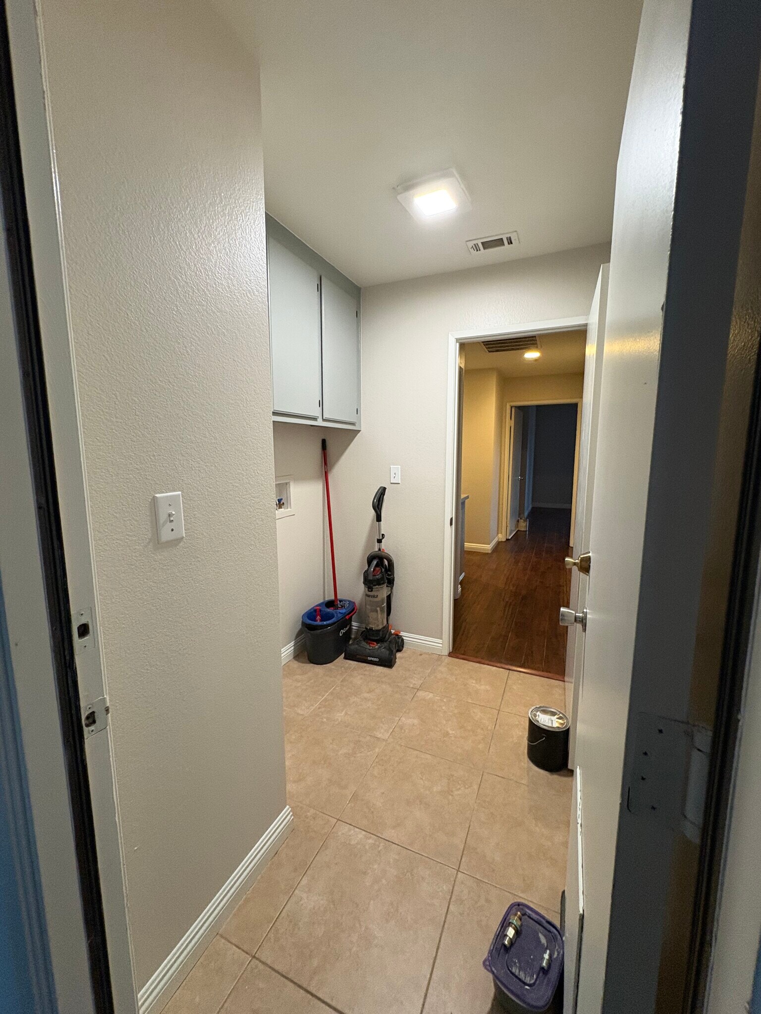 Building Photo - 29957 Oakbridge Dr