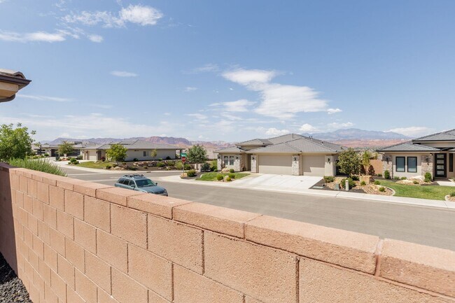Building Photo - Beautiful single story in Divario with gorgeous views