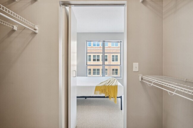 Building Photo - 616 Washington Ave S