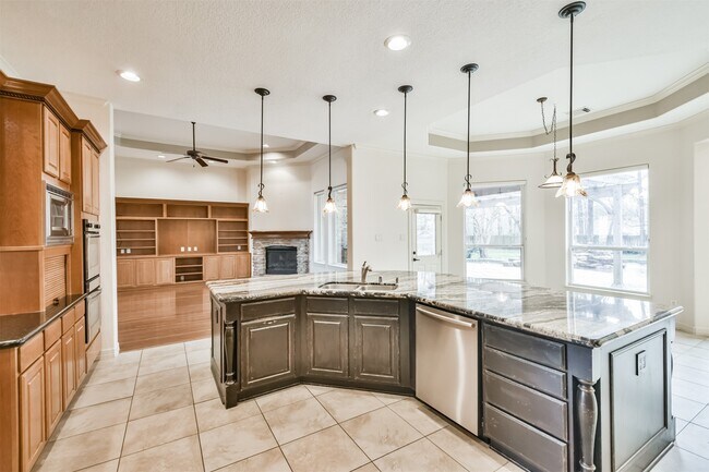 Building Photo - 2 Sagestone