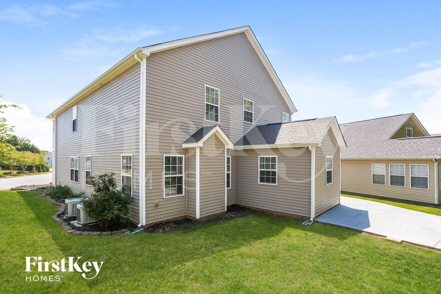 Building Photo - 2300 Silver Run Dr