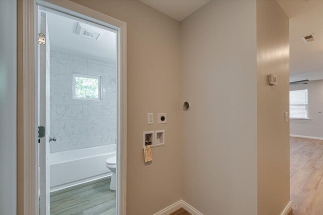 Building Photo - 2203 Milne St