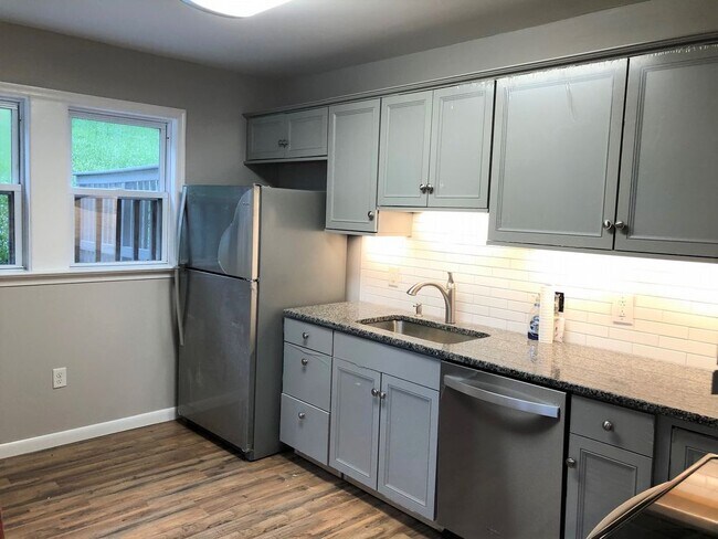 Building Photo - 360 Dehaven St