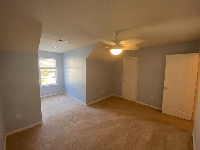Building Photo - Move in ready, 2-story Townhome located in...