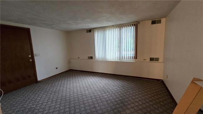 Building Photo - 25 Greene Ave