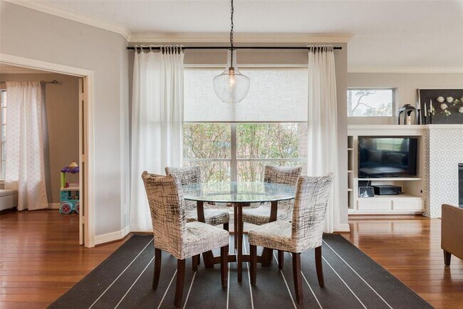 Building Photo - Stunning Home in Falcon Point!