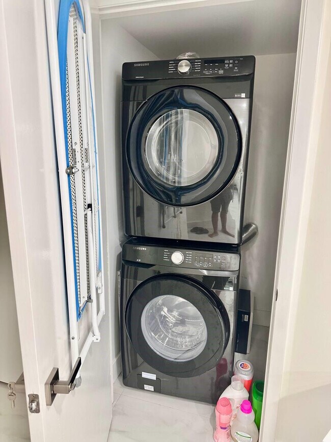 Building Photo - 1830 S Ocean Dr