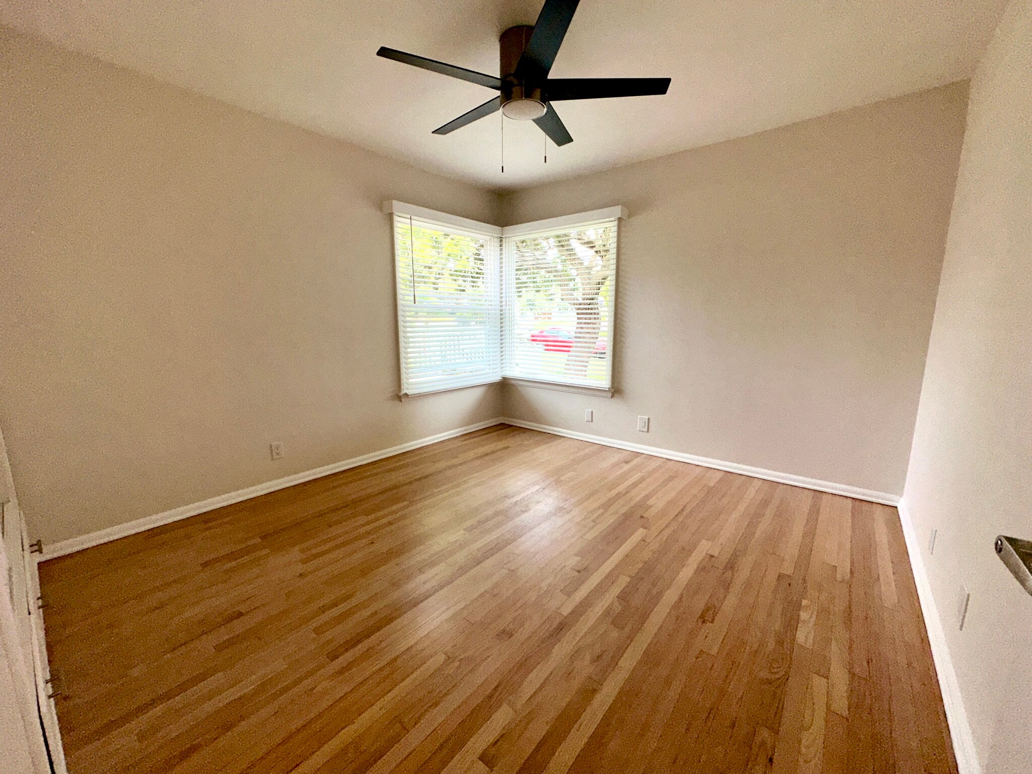 Front Bedroom with Street View - 1033 Pearl St