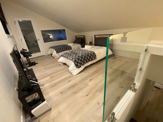 Building Photo - 266 Humboldt Rd