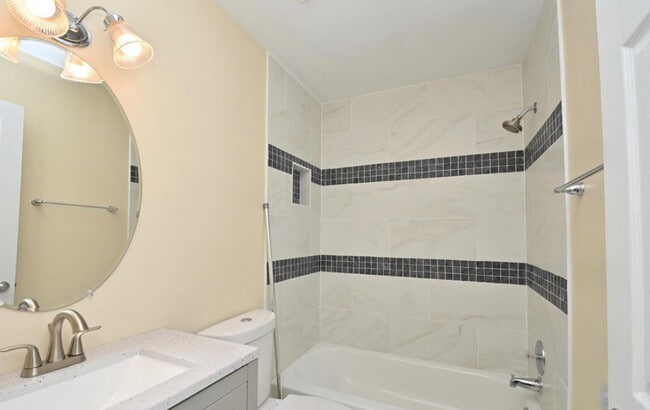 Building Photo - 16501 Accolawn Rd