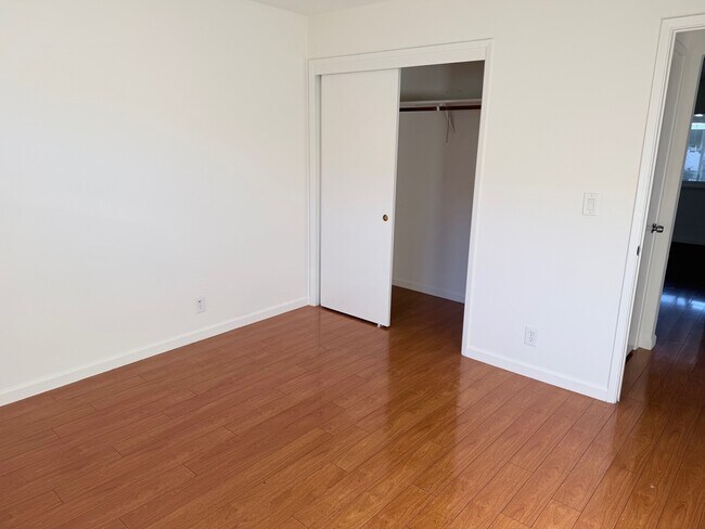 Building Photo - 879 Bing Dr