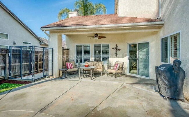 Building Photo - 2927 E Solar Ave