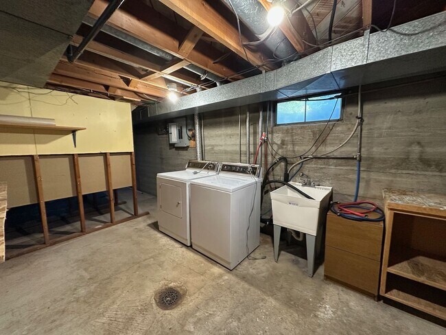 Building Photo - Northwest Area 3 Bedroom 2 Bath Rancher