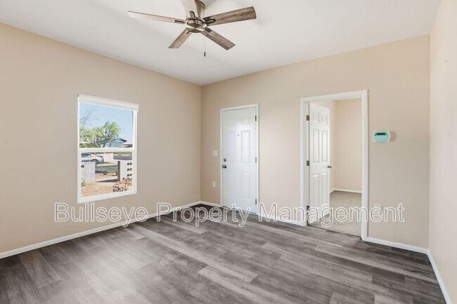 Building Photo - 925 E Garfield St