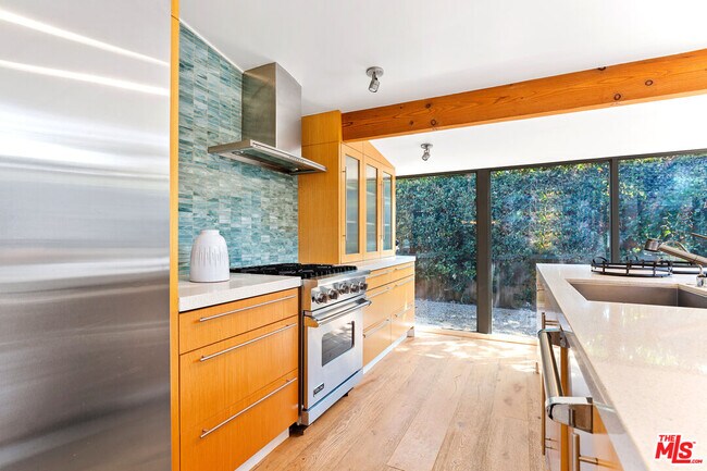 Building Photo - 6225 Frondosa Dr
