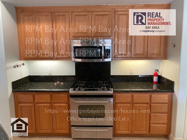 Building Photo - December Rent Special: 2 Bedroom 2.5 Bathr...