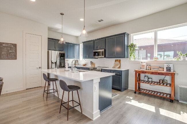 Building Photo - Newly Constructed Townhome Just Steps Off ...