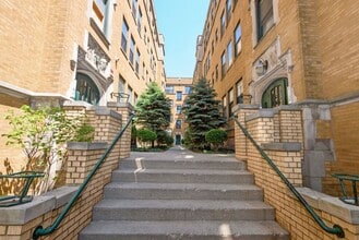 Building Photo - Two Bedroom Unit in South Shore
