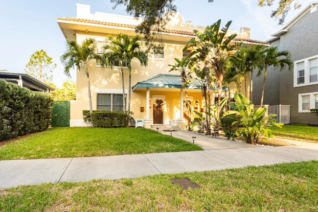 Building Photo - 509 S Willow Ave