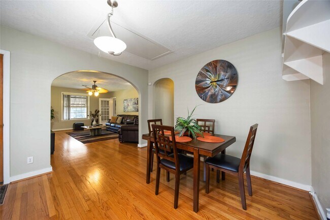 Building Photo - 2104 Winbern St