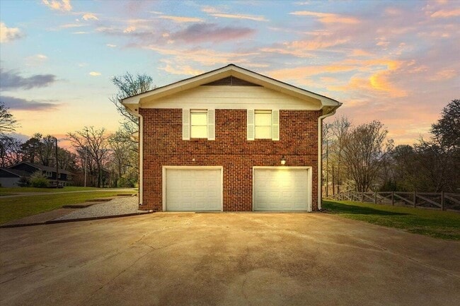 Building Photo - 9121 Potomac Dr