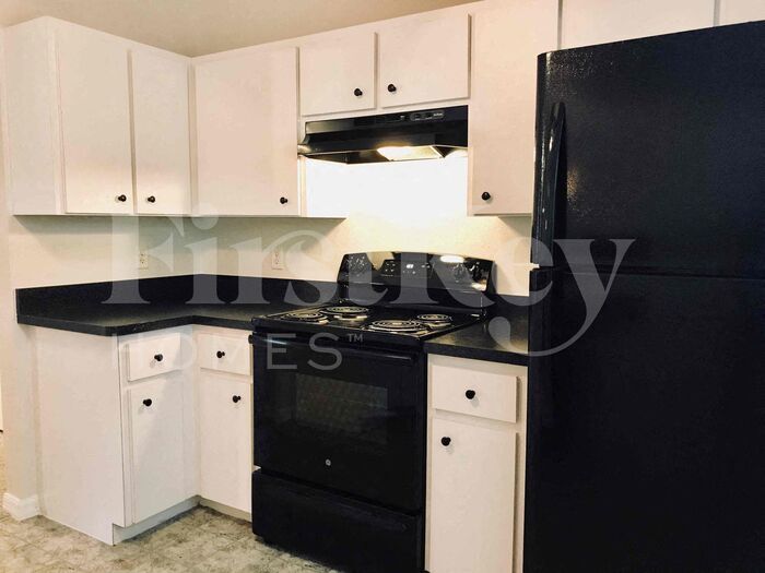 Building Photo - 3240 Alesio Ave