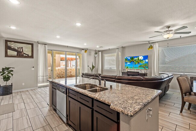 Building Photo - 14821 Tierra Escape Ave