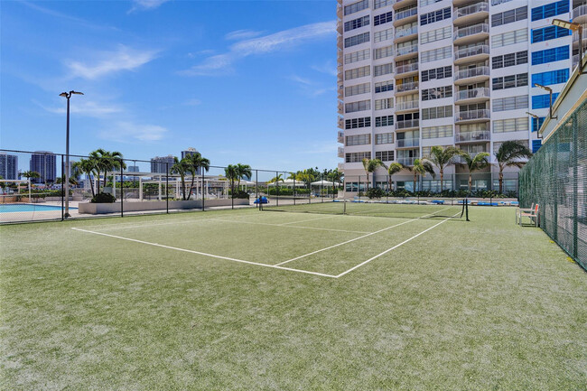 Building Photo - 18041 Biscayne Blvd