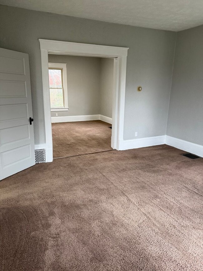 Building Photo - 1801 3rd St SE