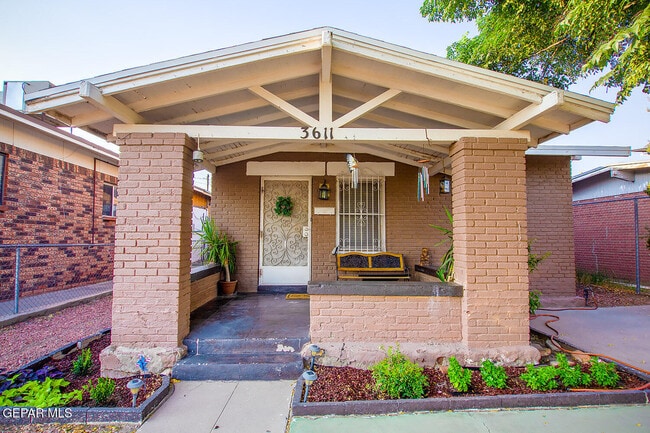 Building Photo - 3611 Yandell Dr